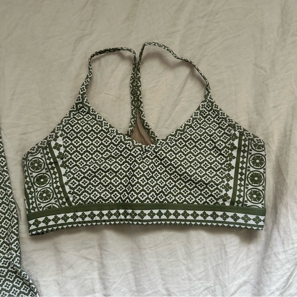 Sarah’s day x white fox boutique activewear set - Picture 3 of 5